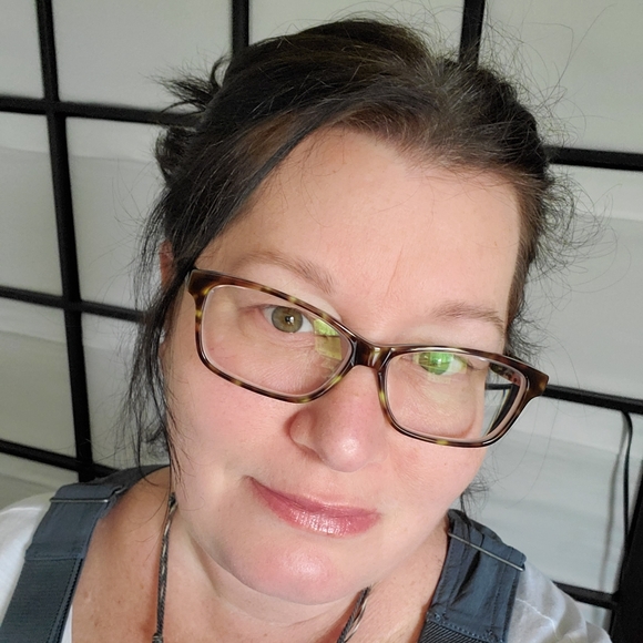 💚 Hi. I'm Jules. Love glitter, butterflies, green - Picture 12 of 16